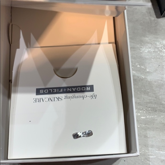 Rodan and Fields Pore Cleaning System MD - Picture 5 of 5